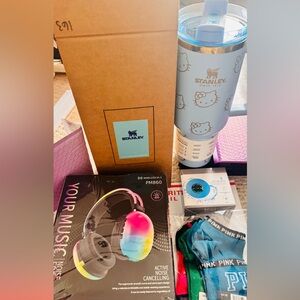 6 pieces , head phone wireless , Stanley  Light Blue Hello Kitty tumbler